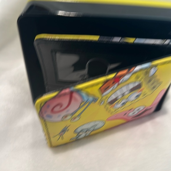 NWT Buckle Down Bi-Fold Sponge Bob Wallet with Credit Cards, ID and Bill Slots. - Picture 5 of 8